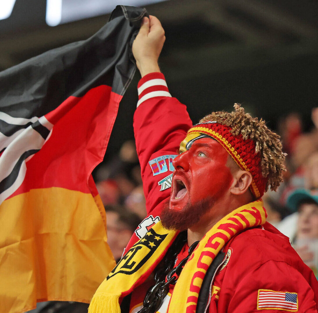 jubelnder chiefsfan , kansas city chiefs miami dolphins , nfl, american football herren, usa german games 2023 frankfu