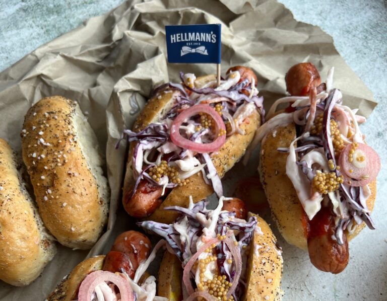 Hot Dog mit Apfel-Coleslaw