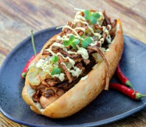 Coney Dogs mit Pulled Beef Chili
