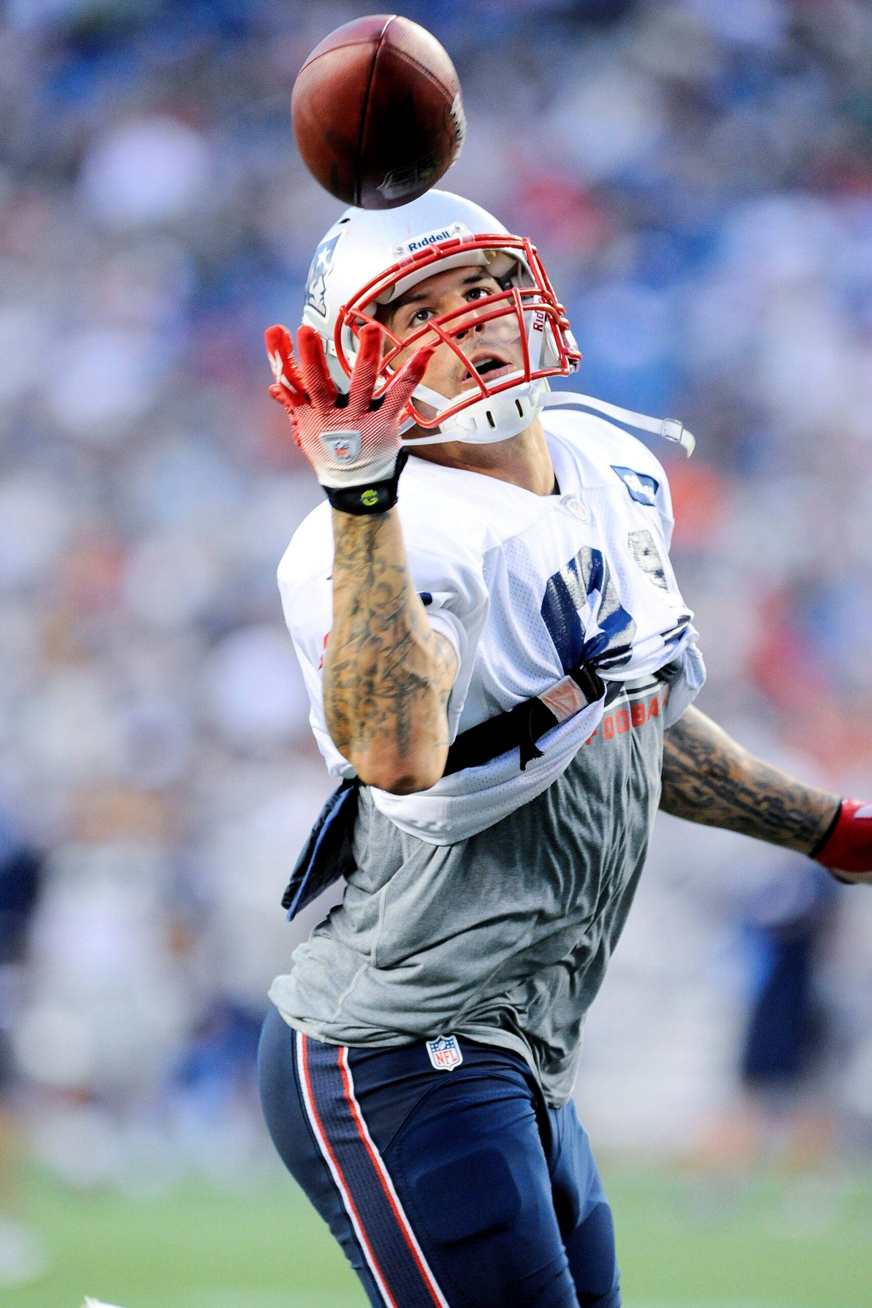 Aaron Hernandez fängt den Ball einhändig im Training der New England Patriots, 2012