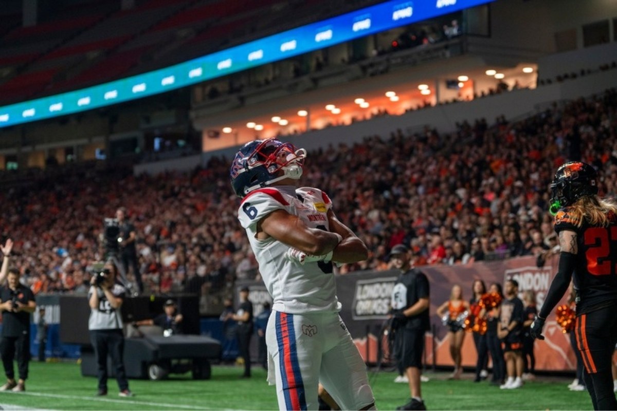 Receiver der Montreal Alouettes jubelt nach einem Touchdown im Stadion der BC Lions