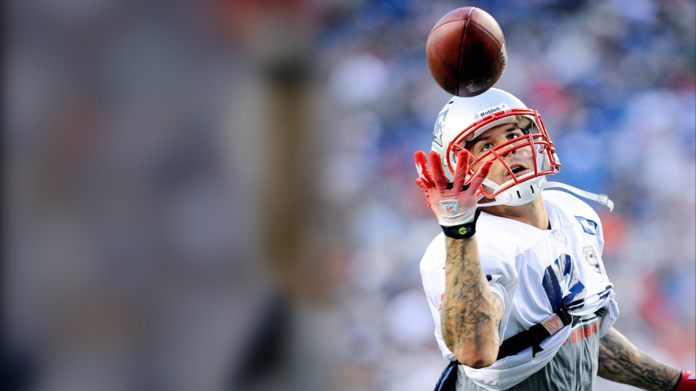 Aaron Hernandez fängt den Ball im Training der New England Patriots