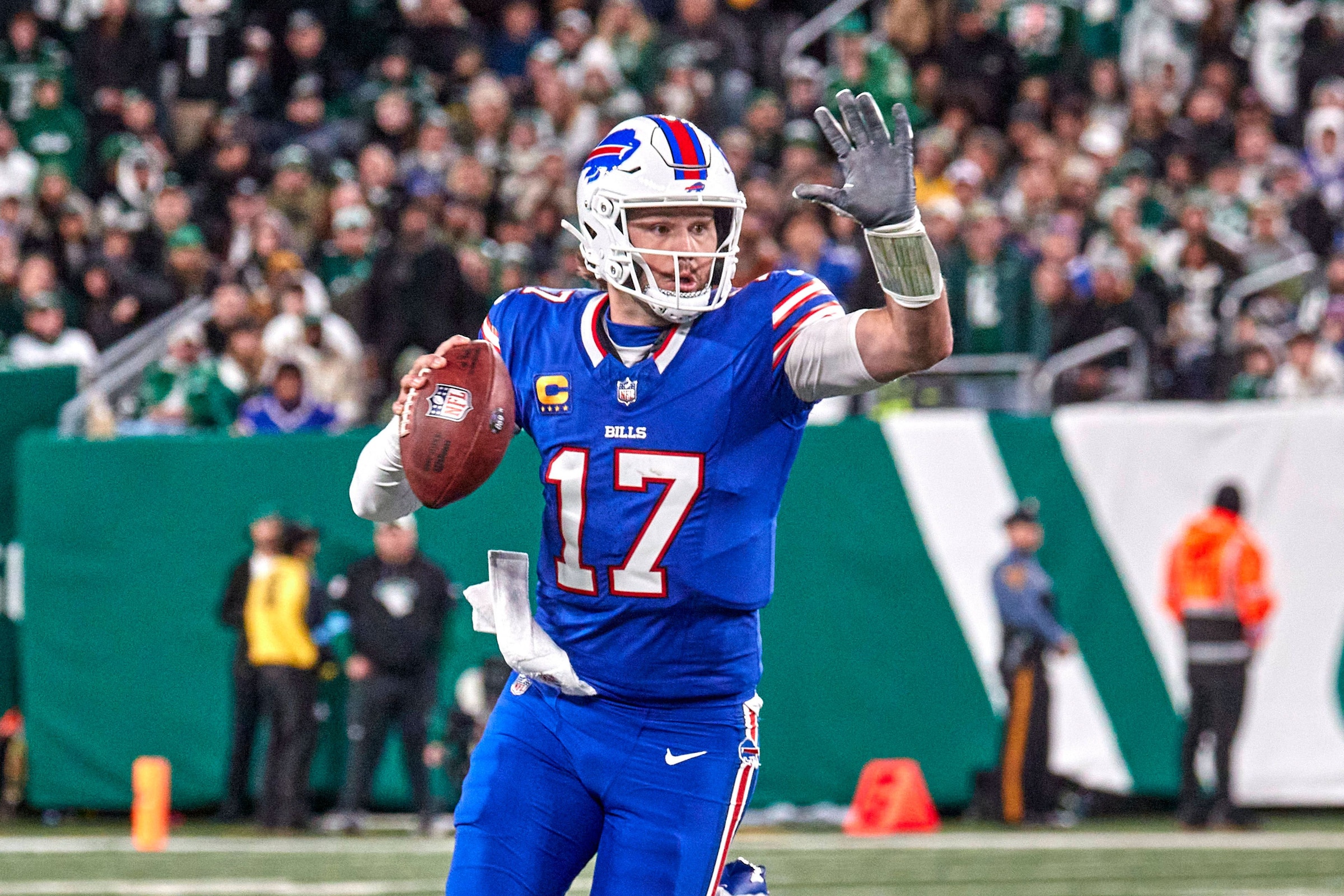 Quarterback Josh Allen von den Buffalo Bills sucht gegen die New York Jets einen Anspielpartner