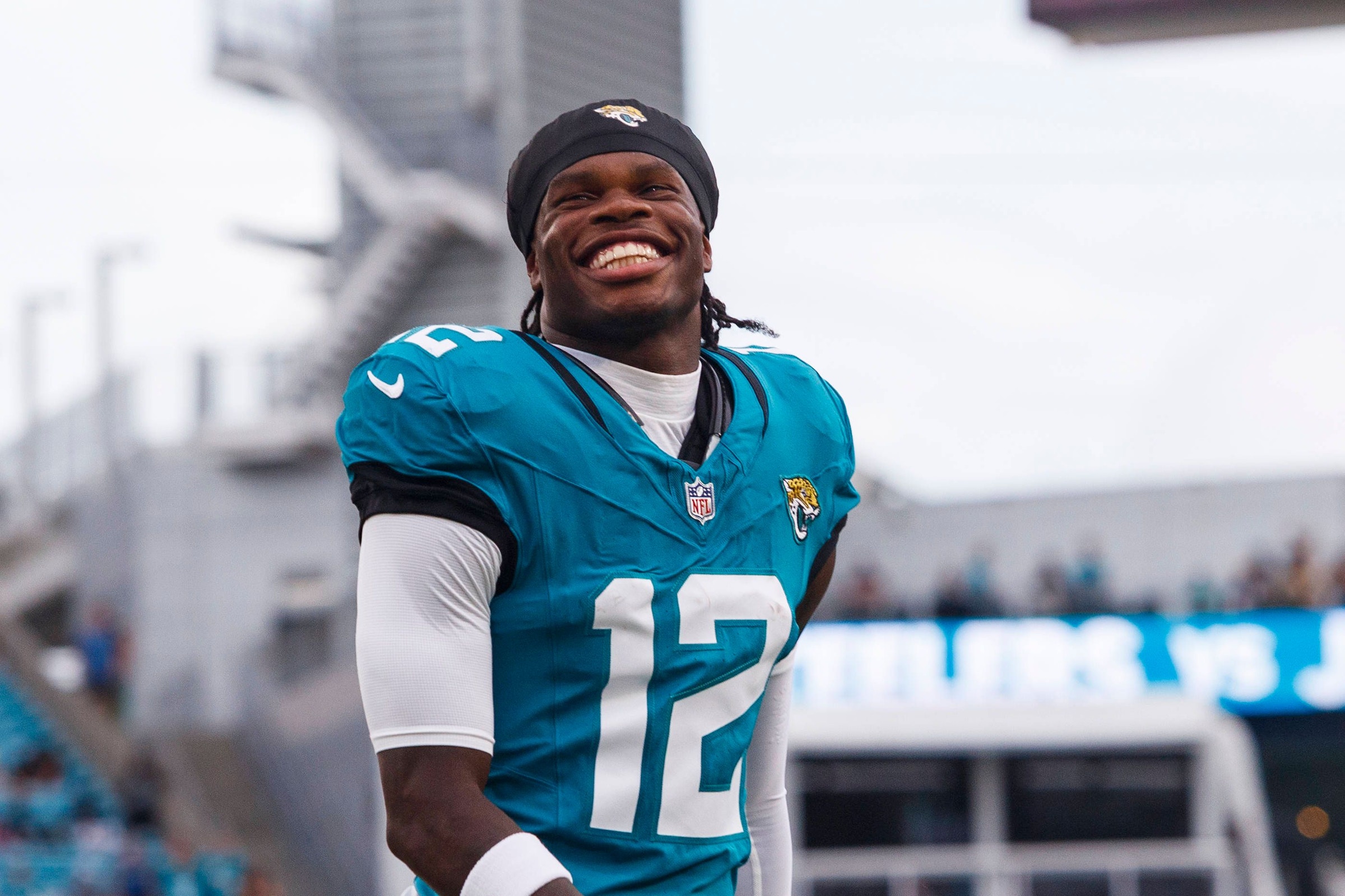 Travis Hunter von den Jacksonville Jaguars vor einem Spiel gegen die Pittsburgh Steelers