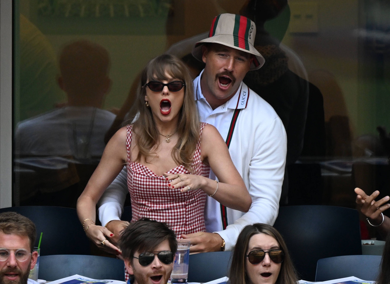 Taylor Swift und Travis Kelce auf der Tribüne beim Finale der US Open 2024